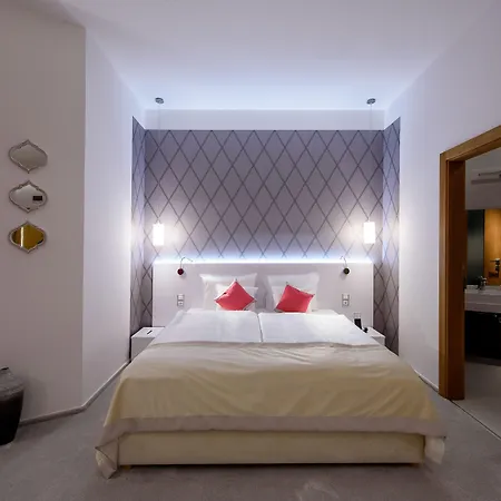 Apartamento Karoly Corner Residences *