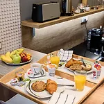 Karoly Corner Residences Appartement