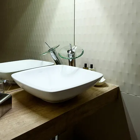 Karoly Corner Residences Apartment