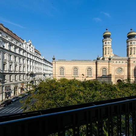 Karoly Corner Residences Apartment