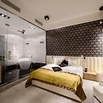 דירה Karoly Corner Residences