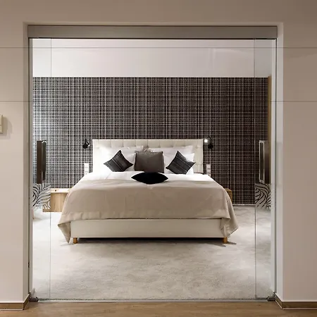 Apartmán Karoly Corner Residences *