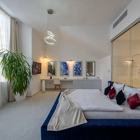 Karoly Corner Residences *