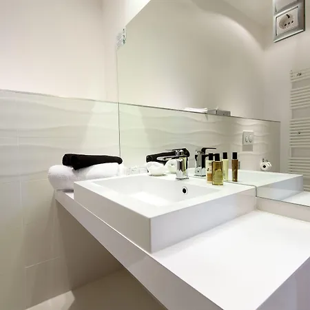 Apartament Karoly Corner Residences *