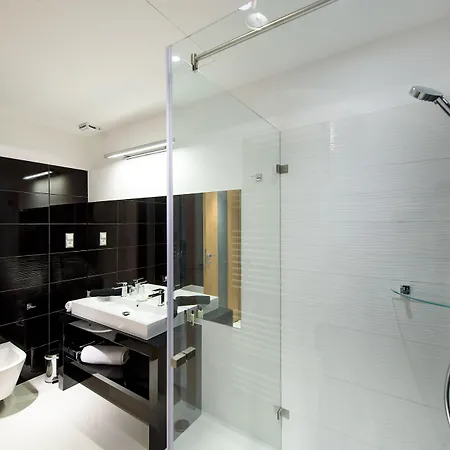 Karoly Corner Residences Apartament *