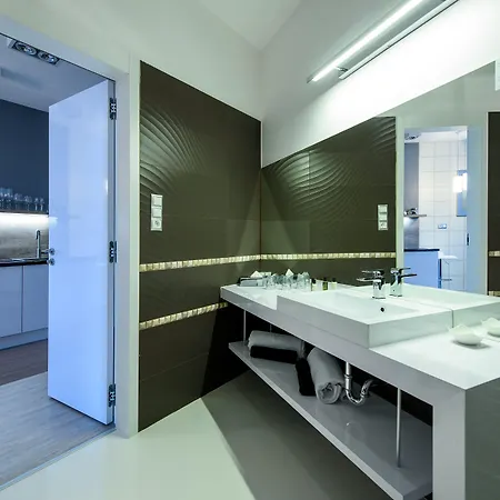 Apartmán Karoly Corner Residences *