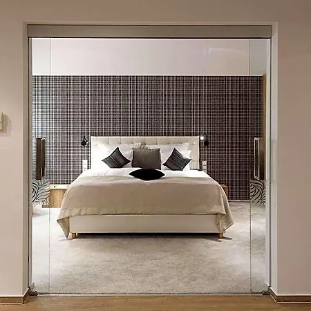 Karoly Corner Residences *