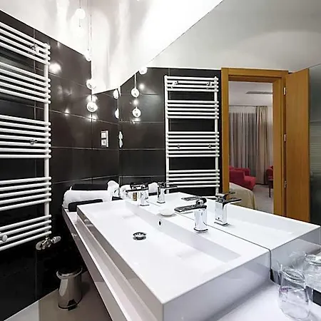 아파트 Karoly Corner Residences