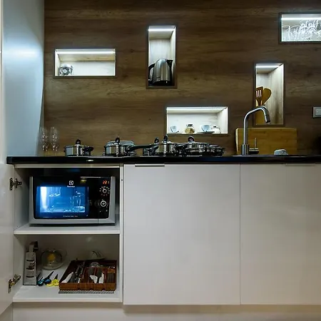 Karoly Corner Residences *