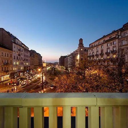 卡罗利角公寓 *