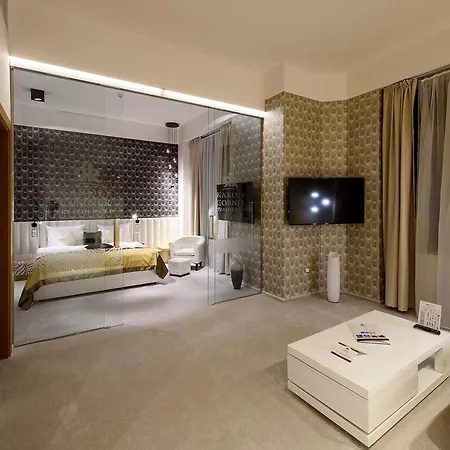 Karoly Corner Residences Apartament