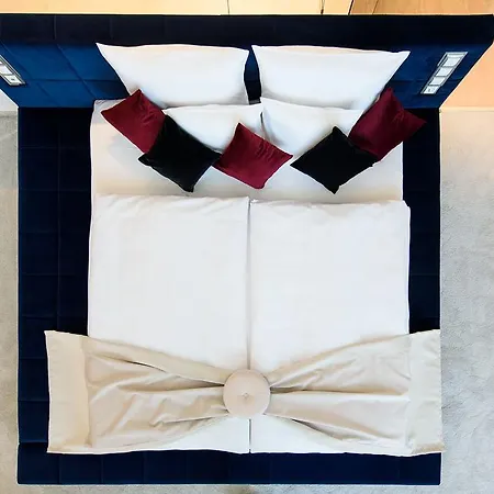 Karoly Corner Residences *