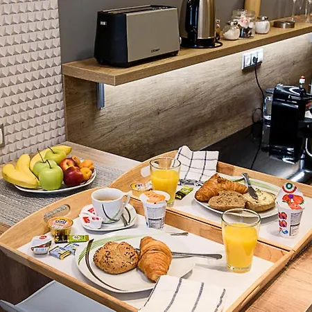 Karoly Corner Residences Apartament