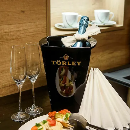 Апартаменты Karoly Corner Residences *
