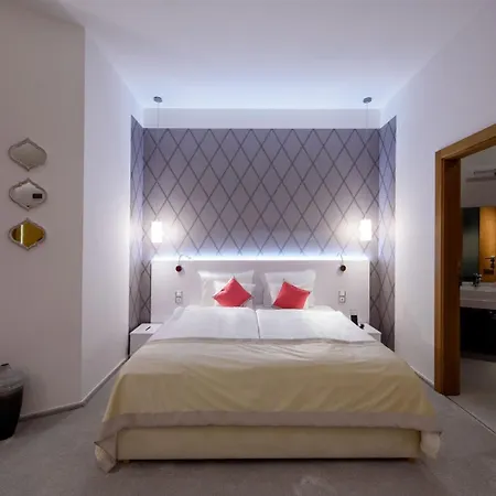 Karoly Corner Residences 아파트 *
