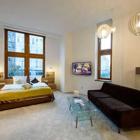 아파트 Karoly Corner Residences *