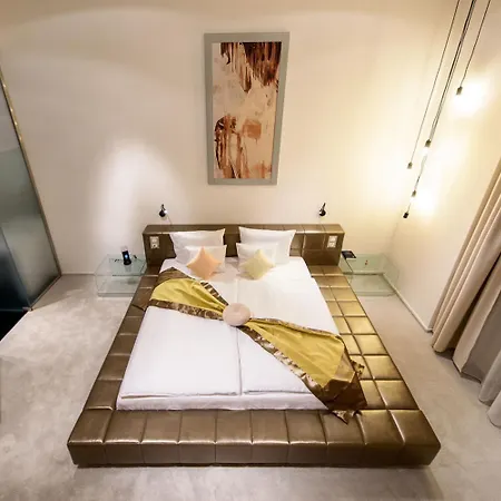 아파트 Karoly Corner Residences