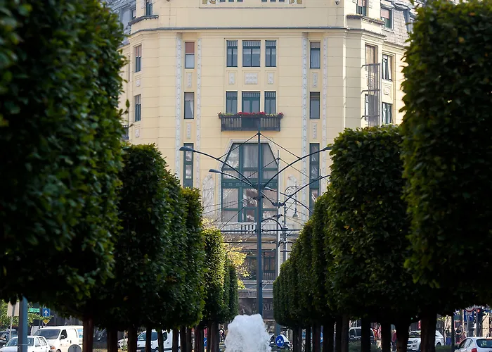 Karoly Corner Residences Апартаменты *