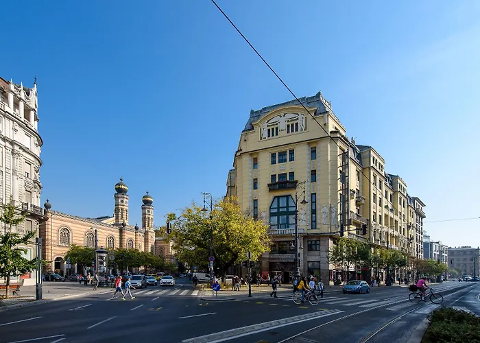 Karoly Corner Residences Апартаменты *