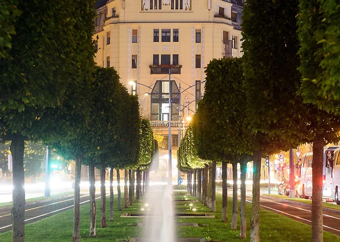 Karoly Corner Residences Апартаменты