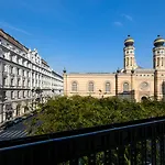 Apartmán Karoly Corner Residences