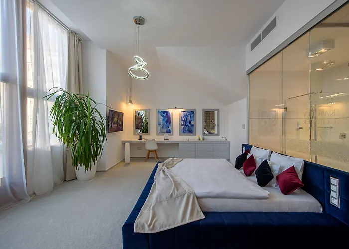 Karoly Corner Residences *