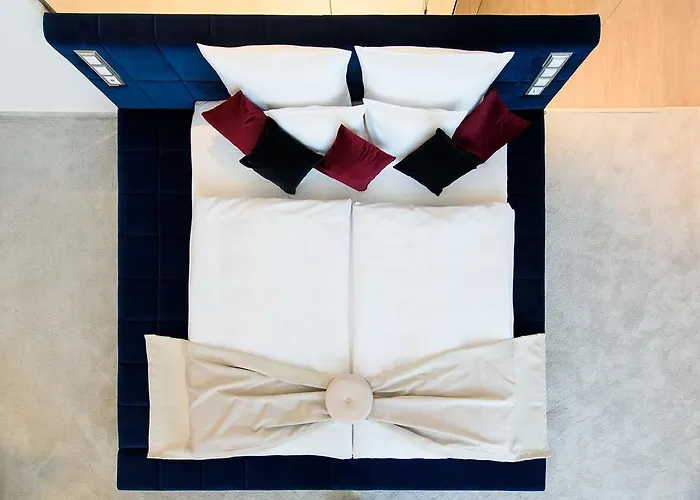 Karoly Corner Residences *