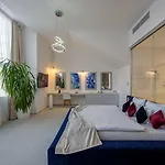 Karoly Corner Residences *