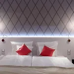 Apartament Karoly Corner Residences *